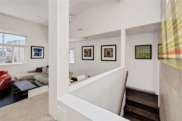 19 4th Court, Hermosa Beach, California 90254