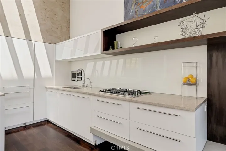 19 4th Court, Hermosa Beach, California 90254