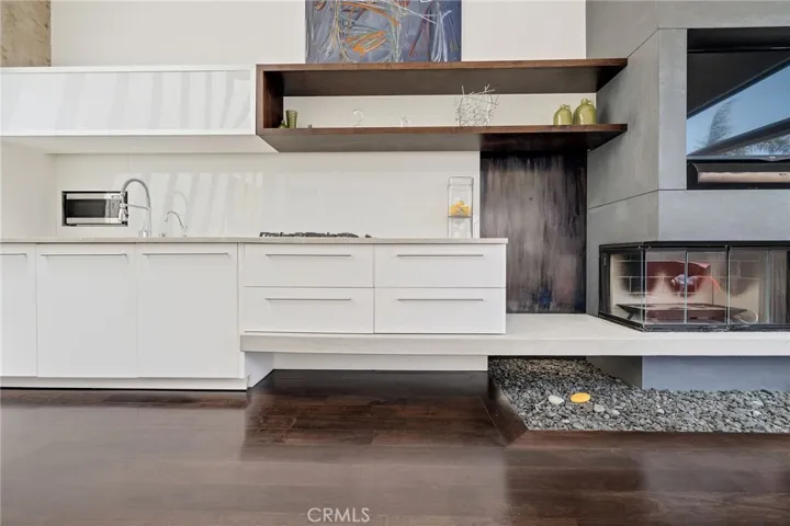 19 4th Court, Hermosa Beach, California 90254