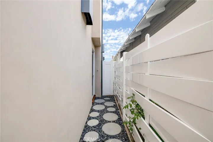 19 4th Court, Hermosa Beach, California 90254