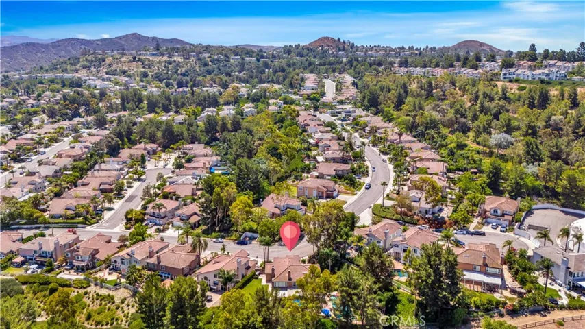 Anaheim Hills Close to Shopping and Freeways