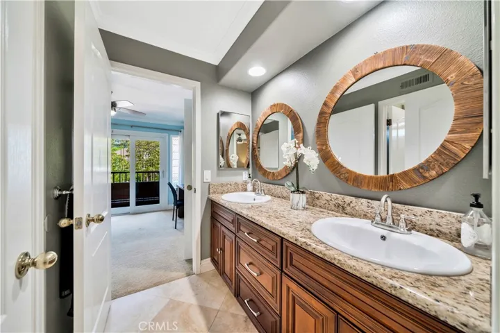 Dual Entry Bathroom from Guest Bedrooms