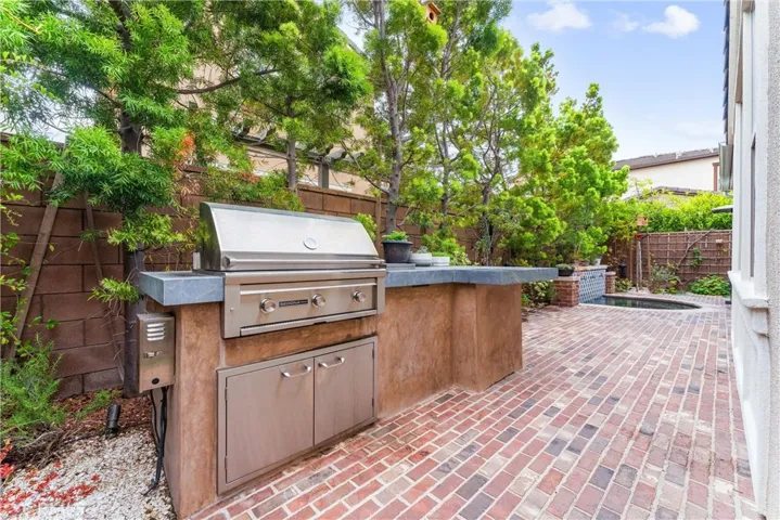 19442 Snowdon Lane, Huntington Beach, California 92646