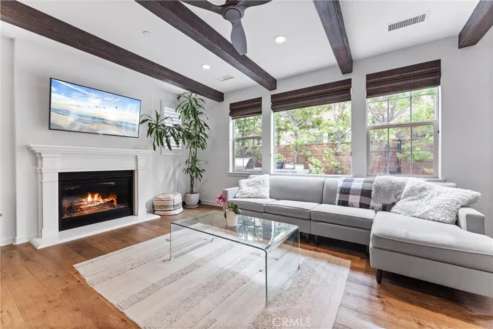 19442 Snowdon Lane, Huntington Beach, California 92646