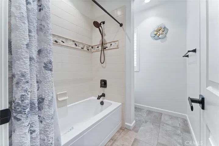 19442 Snowdon Lane, Huntington Beach, California 92646