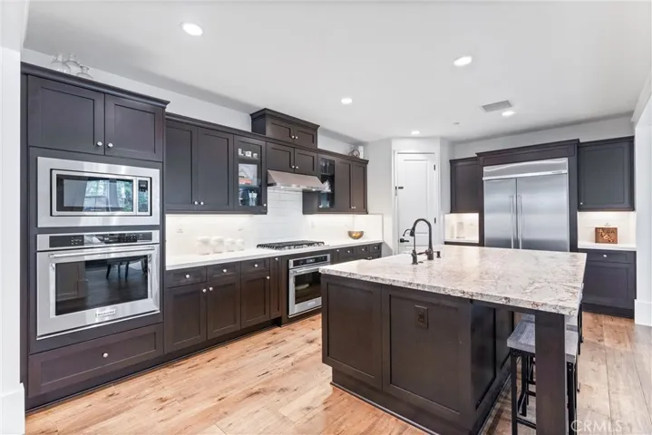 19442 Snowdon Lane, Huntington Beach, California 92646