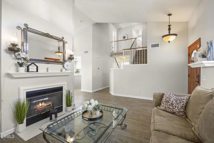 6-web-or-mls-Upmarketmedia_1635Dap-24