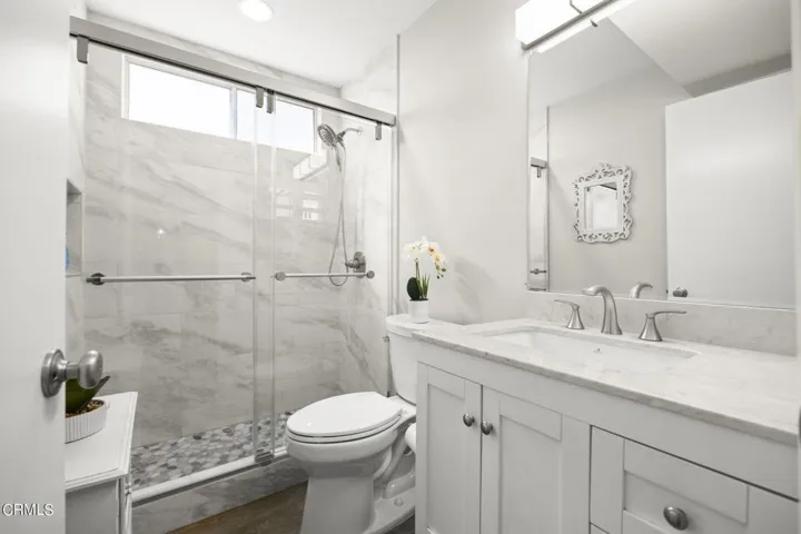 24-web-or-mls-Upmarketmedia_1635Dap-96