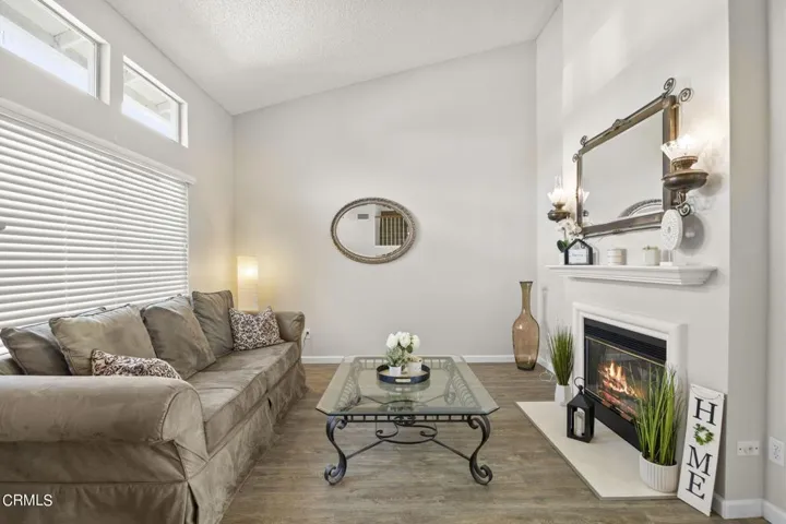 19-web-or-mls-Upmarketmedia_1635Dap-21