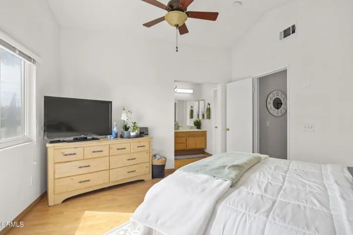 2-web-or-mls-Upmarketmedia_1635Dap-60