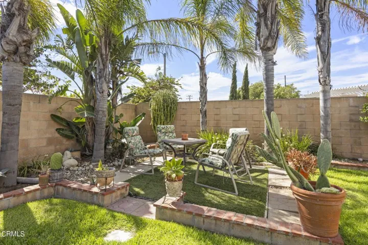 22-web-or-mls-Upmarketmedia_1635Dap-102