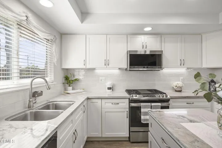 21-web-or-mls-Upmarketmedia_1635Dap-51