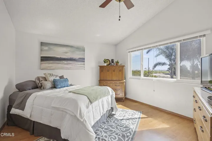 15-web-or-mls-Upmarketmedia_1635Dap-57