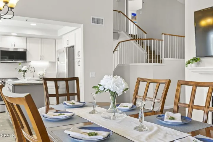 20-web-or-mls-Upmarketmedia_1635Dap-39