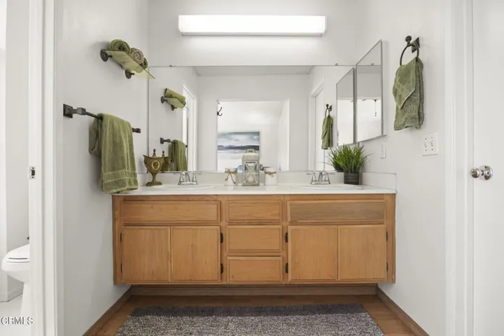 17-web-or-mls-Upmarketmedia_1635Dap-63