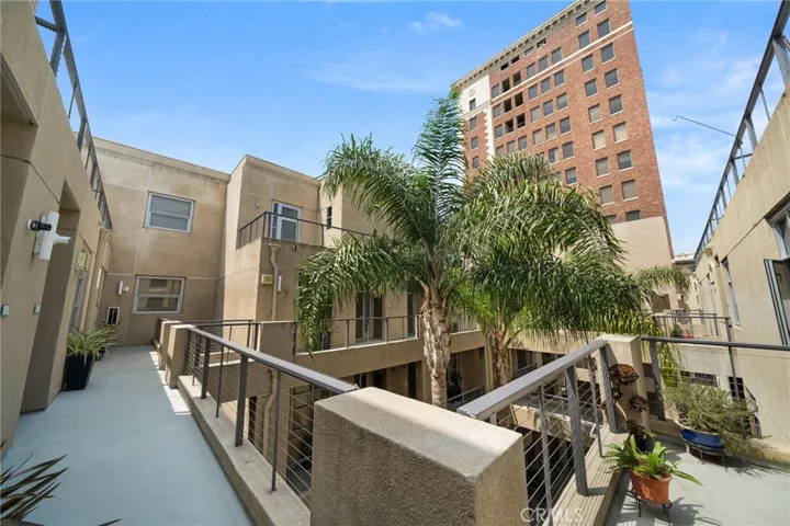 133 The N 404, Long Beach, California 90802