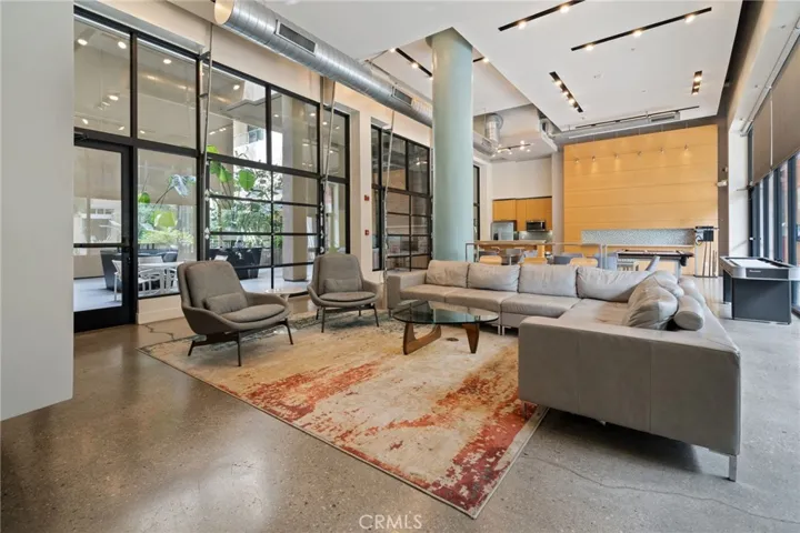 133 The N 404, Long Beach, California 90802