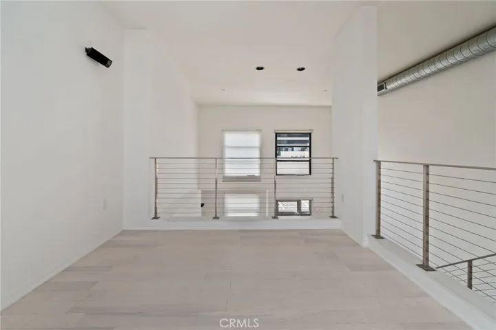 Loft 2nd bedroom or office