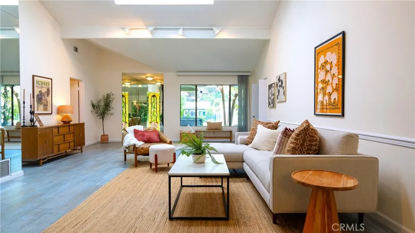 4669 Arriba Drive, Tarzana, California 91356