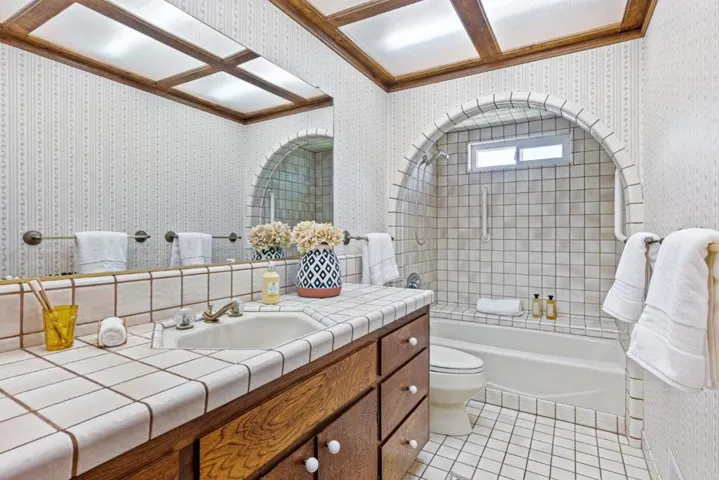 10595 Foothill Avenue, Gilroy, California 95020