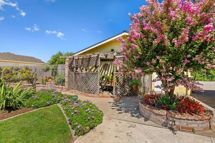 10595 Foothill Avenue, Gilroy, California 95020