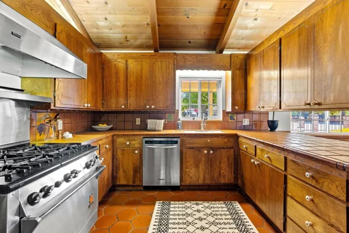 10595 Foothill Avenue, Gilroy, California 95020