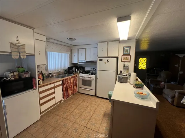 302 Castle Lane, Santa Ana, California 92704