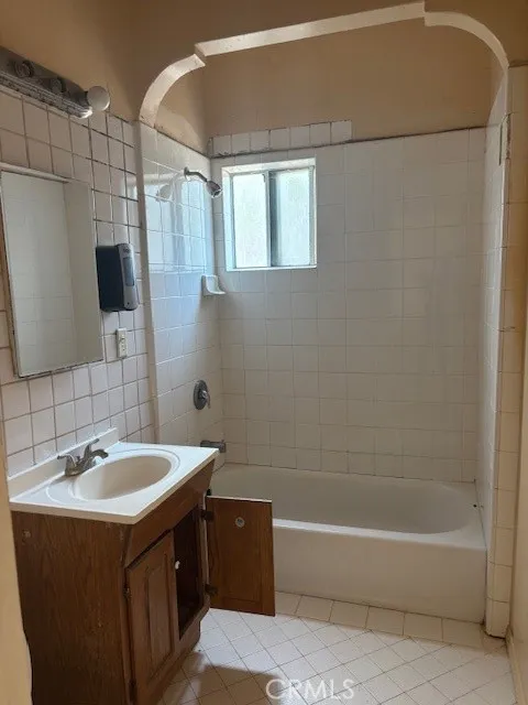115 N Victoria Avenue, Corona, California 92879 home-pic-9