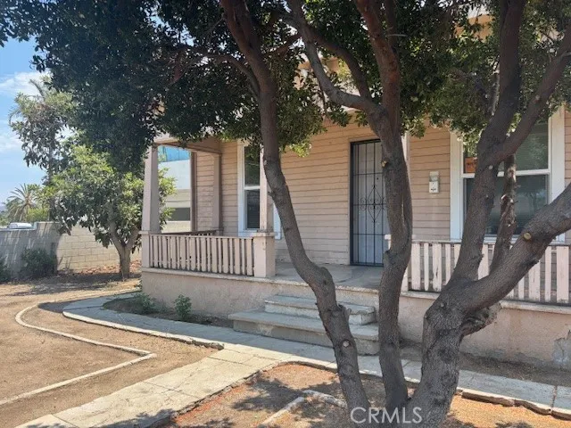 115 N Victoria Avenue, Corona, California 92879 home-pic-1