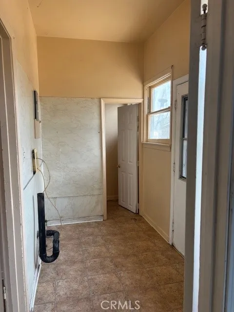 115 N Victoria Avenue, Corona, California 92879 home-pic-10