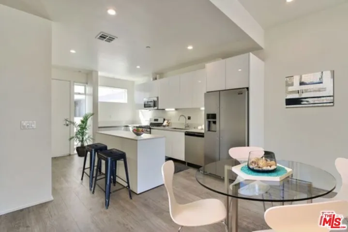 1038 S Mariposa Avenue 203, Los Angeles, California 90006
