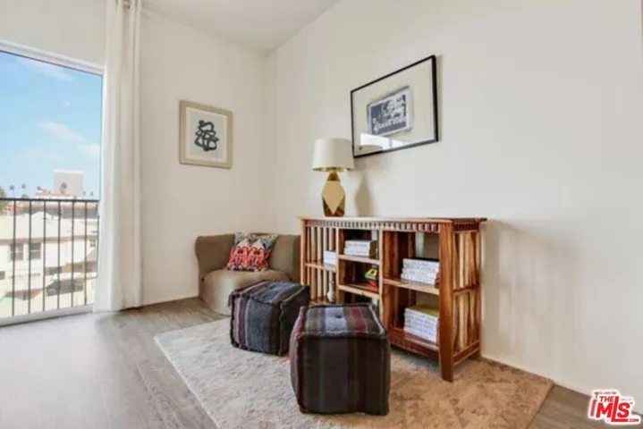 1038 S Mariposa Avenue 203, Los Angeles, California 90006