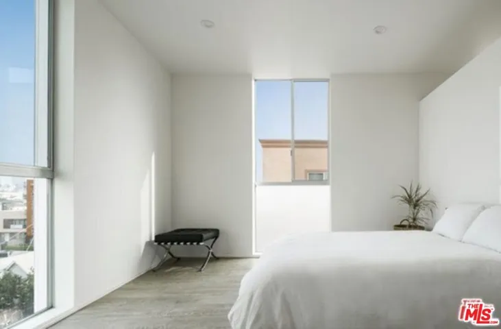 1038 S Mariposa Avenue 203, Los Angeles, California 90006