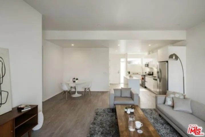 1038 S Mariposa Avenue 203, Los Angeles, California 90006