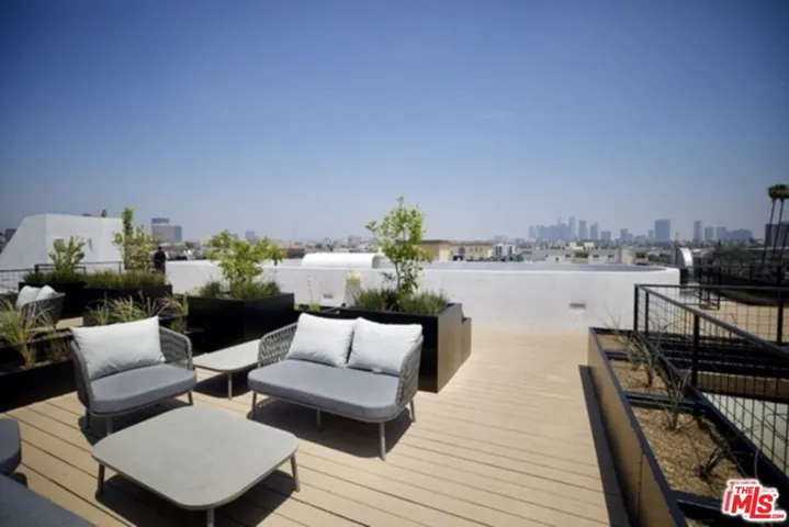 1038 S Mariposa Avenue 203, Los Angeles, California 90006