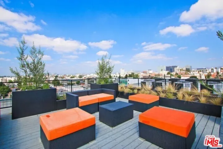 1038 S Mariposa Avenue 203, Los Angeles, California 90006
