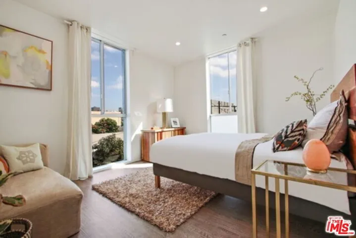 1038 S Mariposa Avenue 203, Los Angeles, California 90006