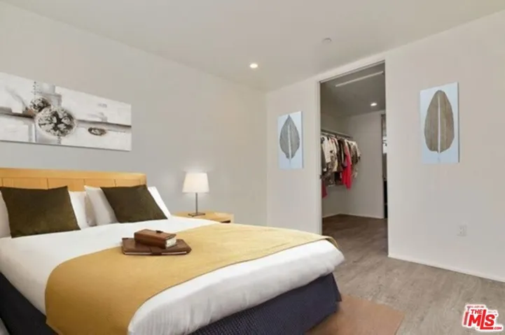 1038 S Mariposa Avenue 203, Los Angeles, California 90006
