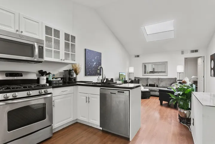 137 N Oak Knoll Avenue 9, Pasadena, California 91101