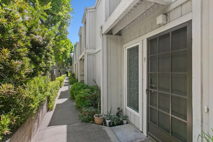 137 N Oak Knoll Avenue 9, Pasadena, California 91101