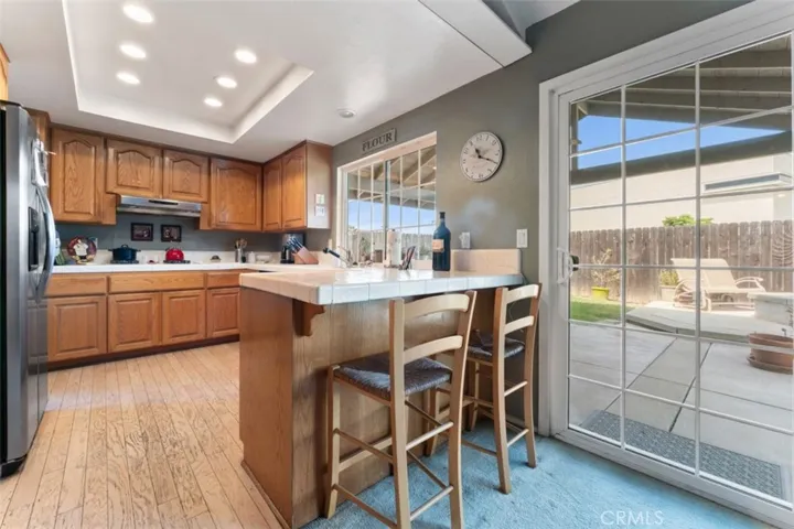 Kitchen and Breakfast Bar