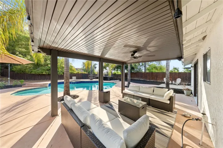 42811 N Star Court, Temecula, California 92592