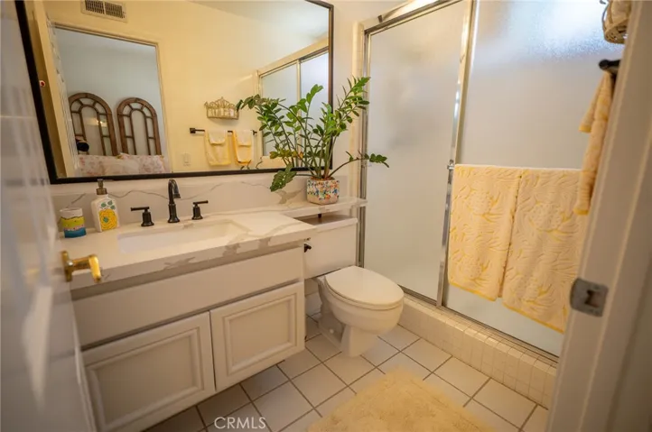 Downstairs full bathroom