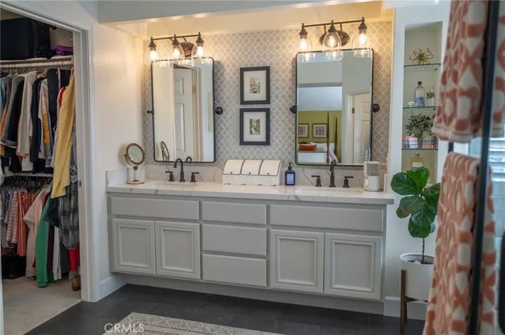 Dual sinks