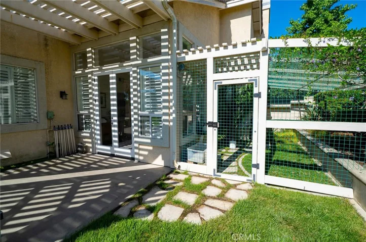 Enclosed pet space