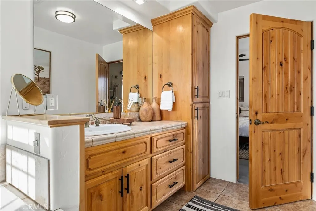 7030 Mile Square Road, Joshua Tree, California 92252 home-pic-24