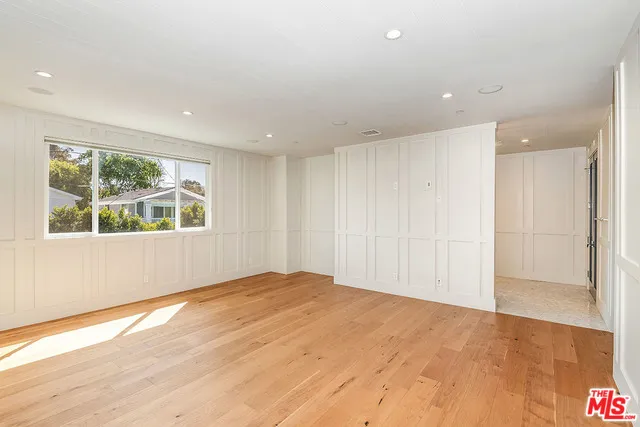 UPSTAIRS PRIMARY SUITE
