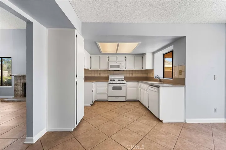 1243 W Avenue H4, Lancaster, California 93534