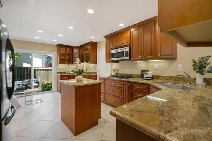 958 La Plata Plaza, Campbell, California 95008