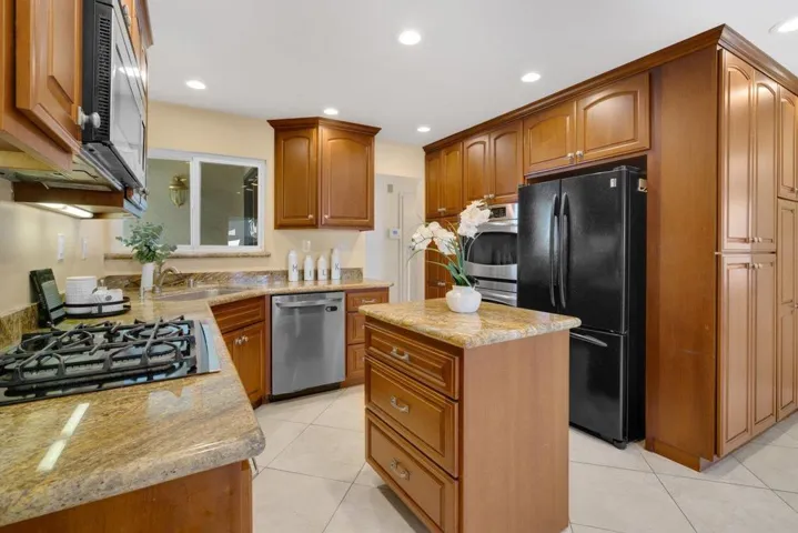 958 La Plata Plaza, Campbell, California 95008